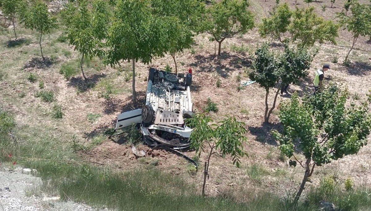 Bilecik'te otomobil şarampole uçtu: 3 yaralı