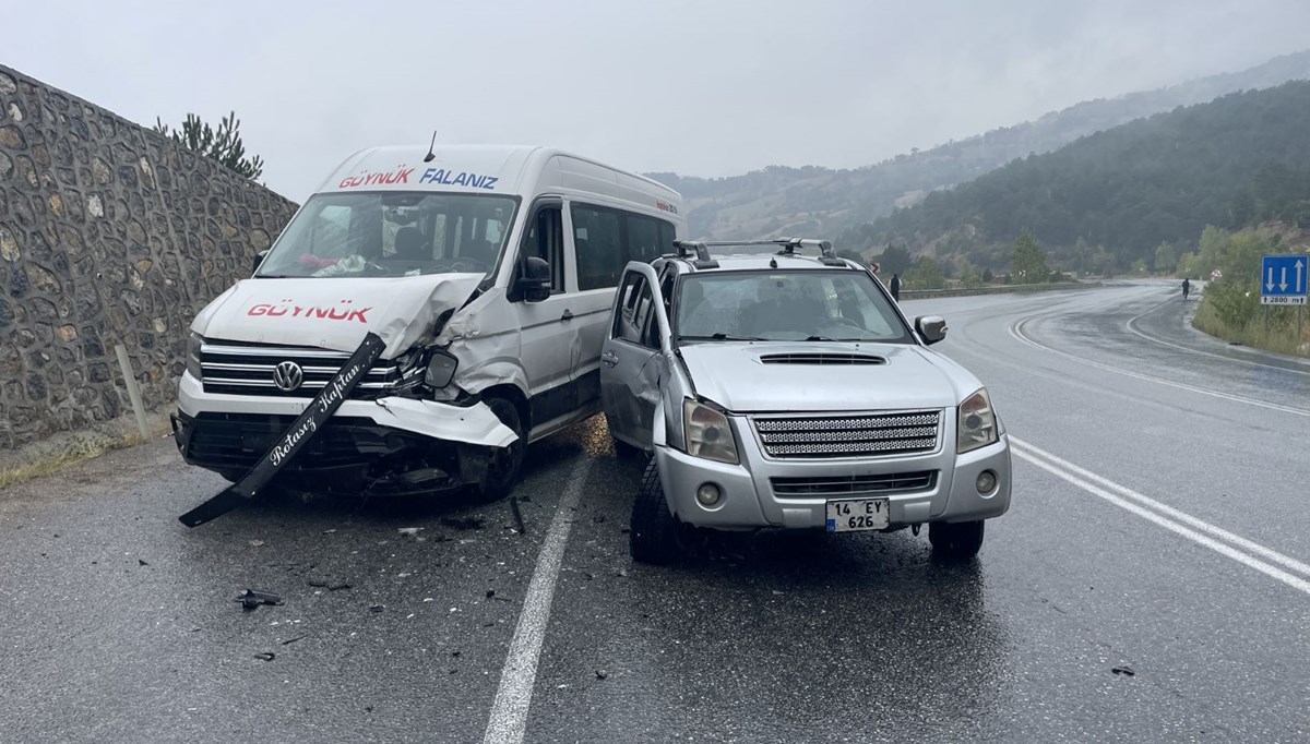 Bolu'da kazada yaralananlara yardım için duran otomobile kamyon çarptı