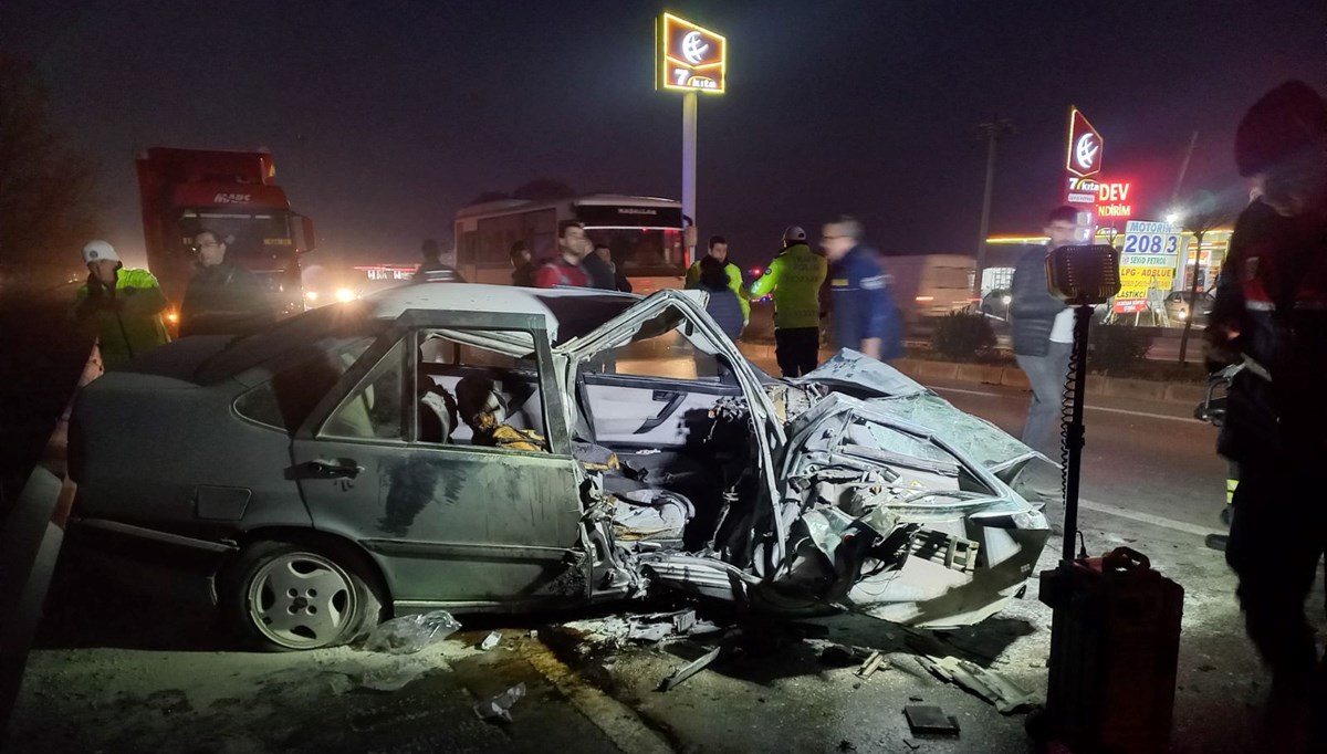 Manisa'da feci kaza: Anne-baba öldü, çocukları ağır yaralı