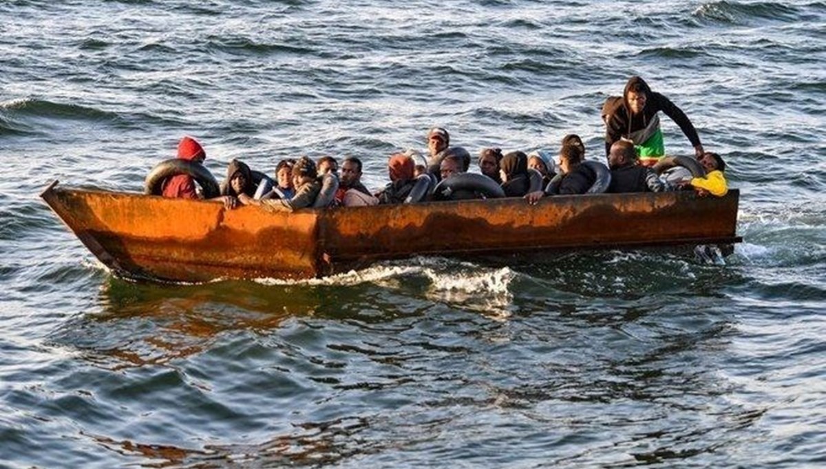 İtalya açıklarında göçmen teknesi battı: 1 ölü, en az 8 kişi kayıp