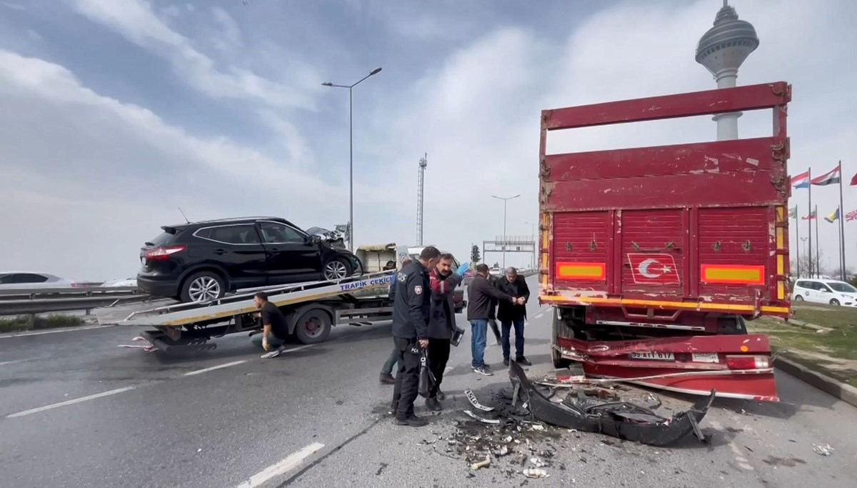 Büyükçekmece'de TIR'a arkadan çarpan otomobilin sürücüsü öldü