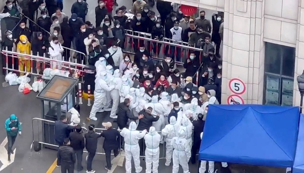 Çin protestoların ardından geri adım attı: Covid-19 kısıtlamaları gevşetildi