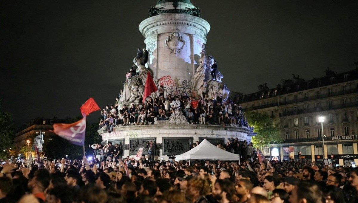 Fransa'da halk geceyi sokakta geçirdi: Aşırı sağa karşı öfke büyüyor