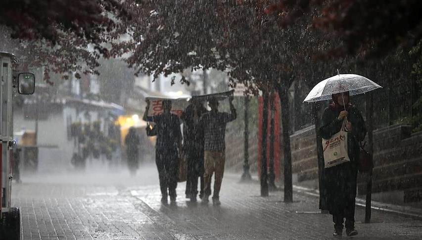 Meteoroloji İstanbul için saat verdi! Sağanak yağış etkili olacak