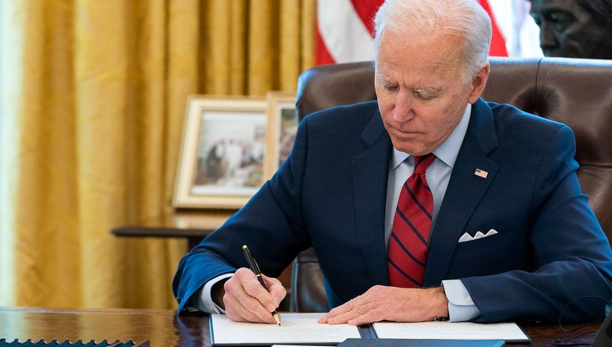 Biden onayladı: ABD'de öğrencilerin kredi borcu siliniyor