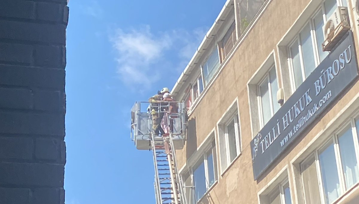 İstanbul'da 5 katlı binada yangın