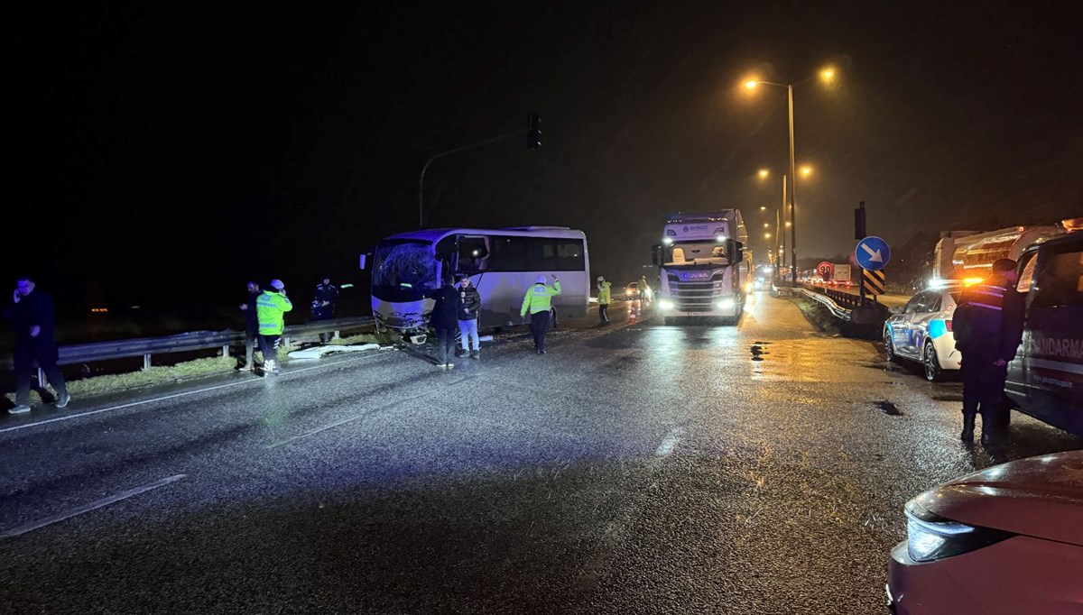 Edirne'de polis servis aracıyla otobüs çarpıştı: 11 kişi yaralandı