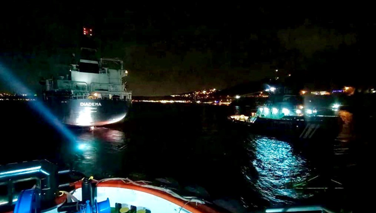 İstanbul Boğazı'nda arızalanan tanker kurtarıldı