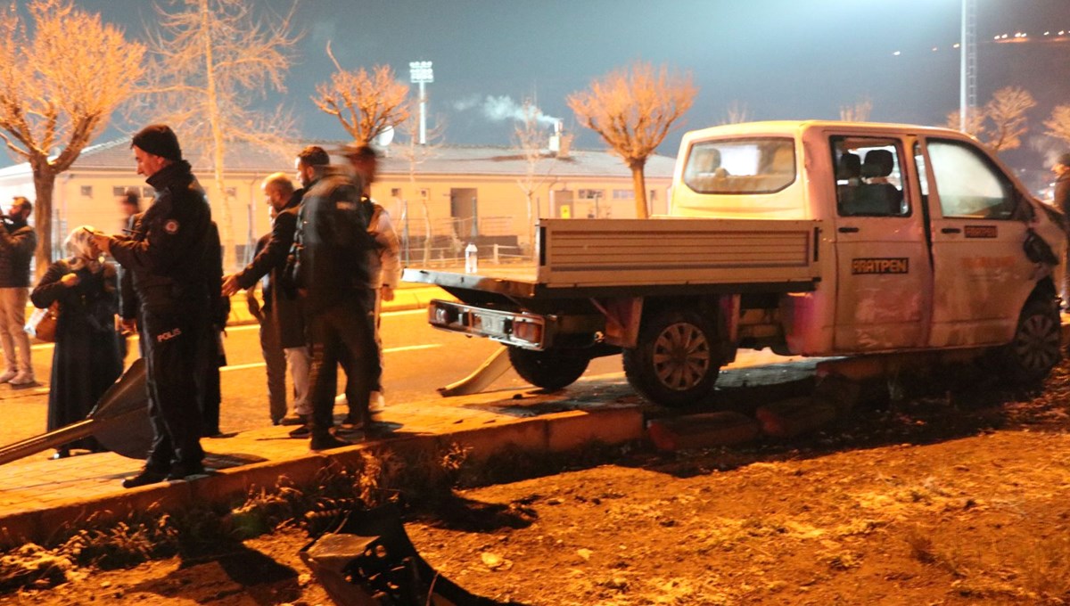 Kayseri'de hafif ticari araç ile kamyonet çarpıştı: 5 yaralı