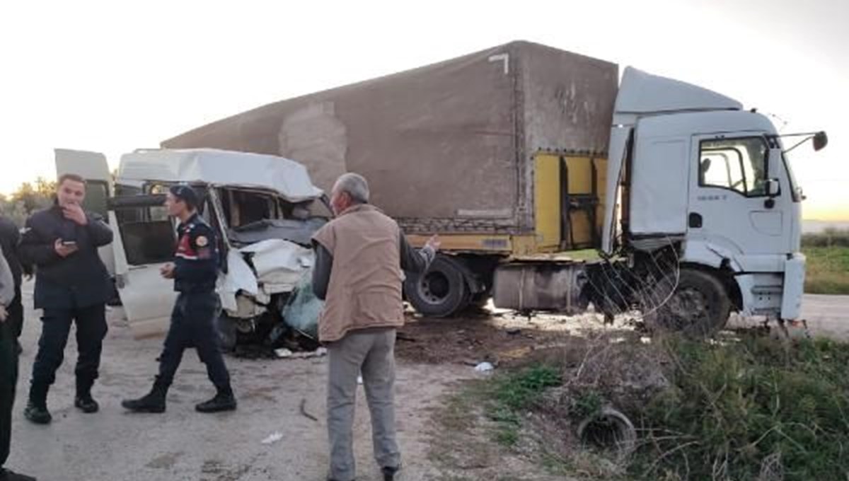 Osmaniye'de minibüs ile TIR çarpıştı: 2 ölü, 2 yaralı