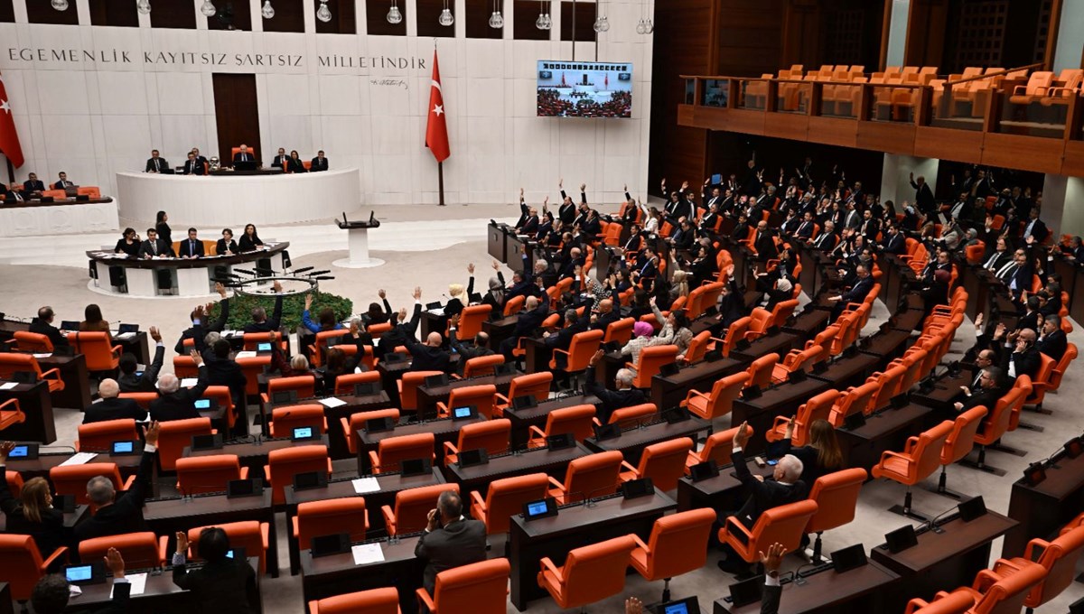 AK Parti’den yeni anayasa adımı: Bayram sonrası muhalefet ziyaret edilecek