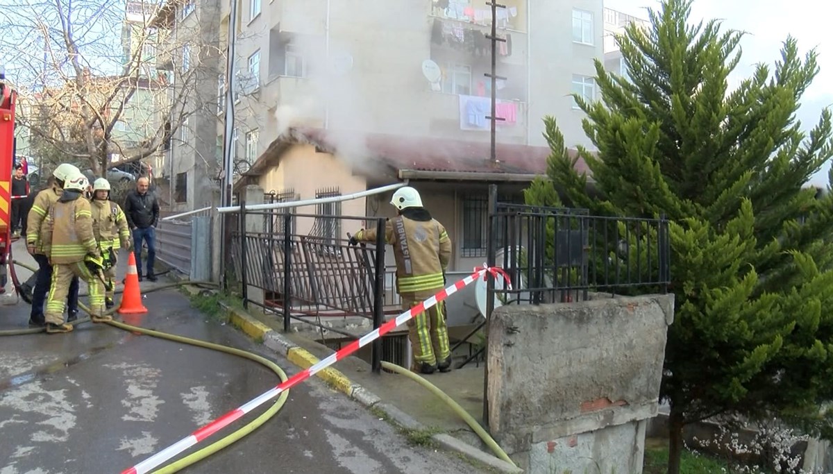 Maltepe'de bir kişi ailesiyle birlikte oturduğu evi ateşe verdi