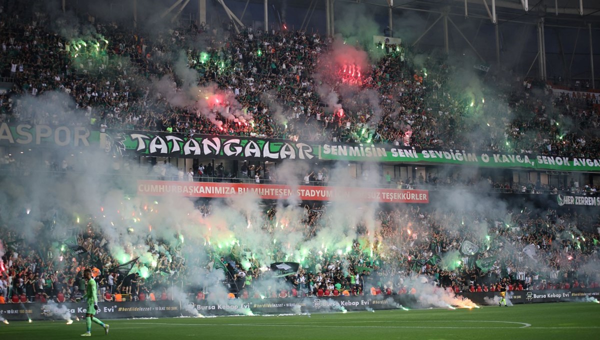 1'inci Lig Play-Off Finali'nde stada meşale ve torpil sokan 2 kişiye gözaltı