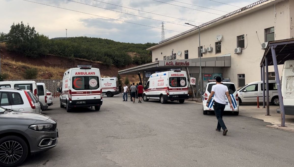 Tunceli'de askeri araç devrildi: 5 yaralı