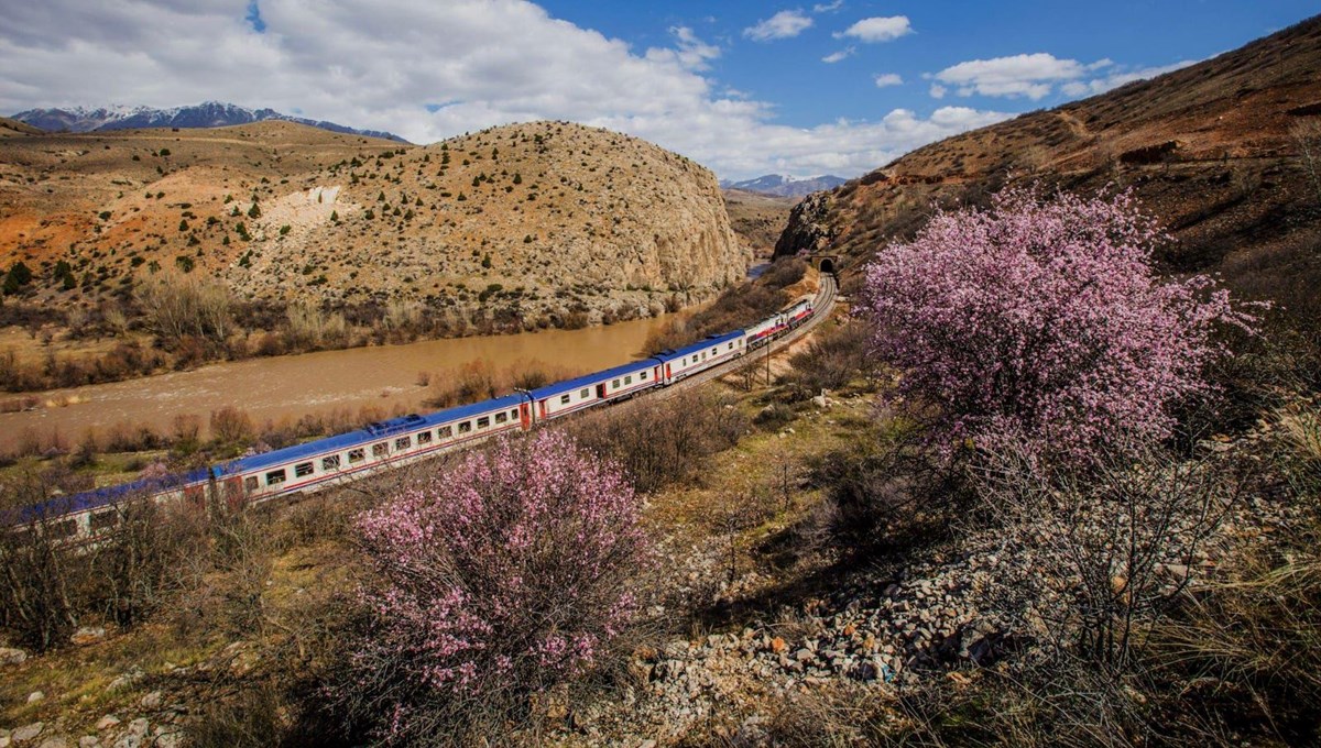 Turistik Tatvan Treni yola çıkıyor! İki ilde 3'er saat duracak