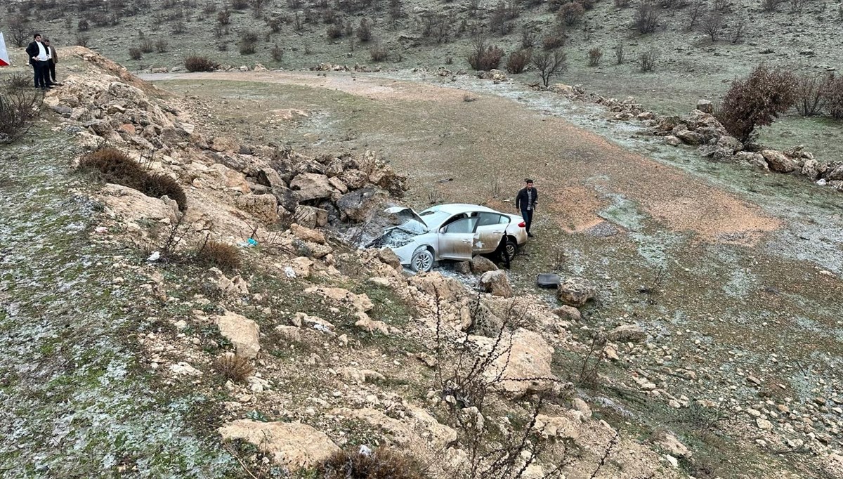 Mardin’de kontrolden çıkan otomobil şarampole devrildi: 4 yaralı