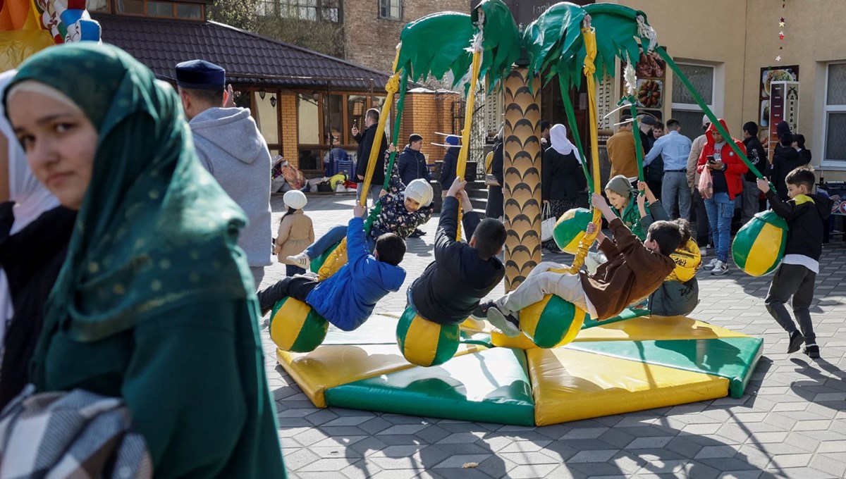 Ramazan Bayramı dünyanın dört bir yanında kutlanıyor: Arnavutluk'tan Rusya'ya bayram kareleri