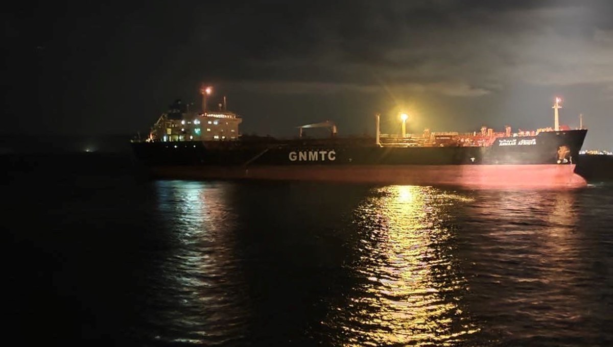 Çanakkale Boğazı'ndan geçen tanker makine arızası yaptı