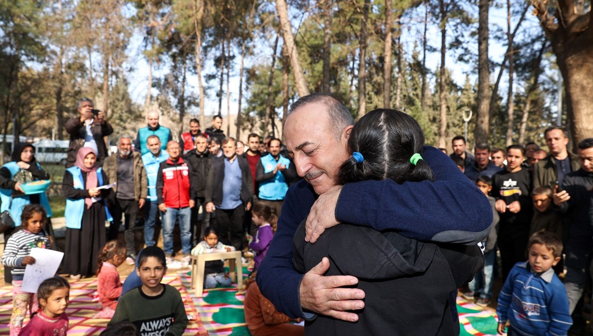 Dışişleri Bakanı Çavuşoğlu Kahramanmaraş'ta deprem sonrası çalışmaları inceledi