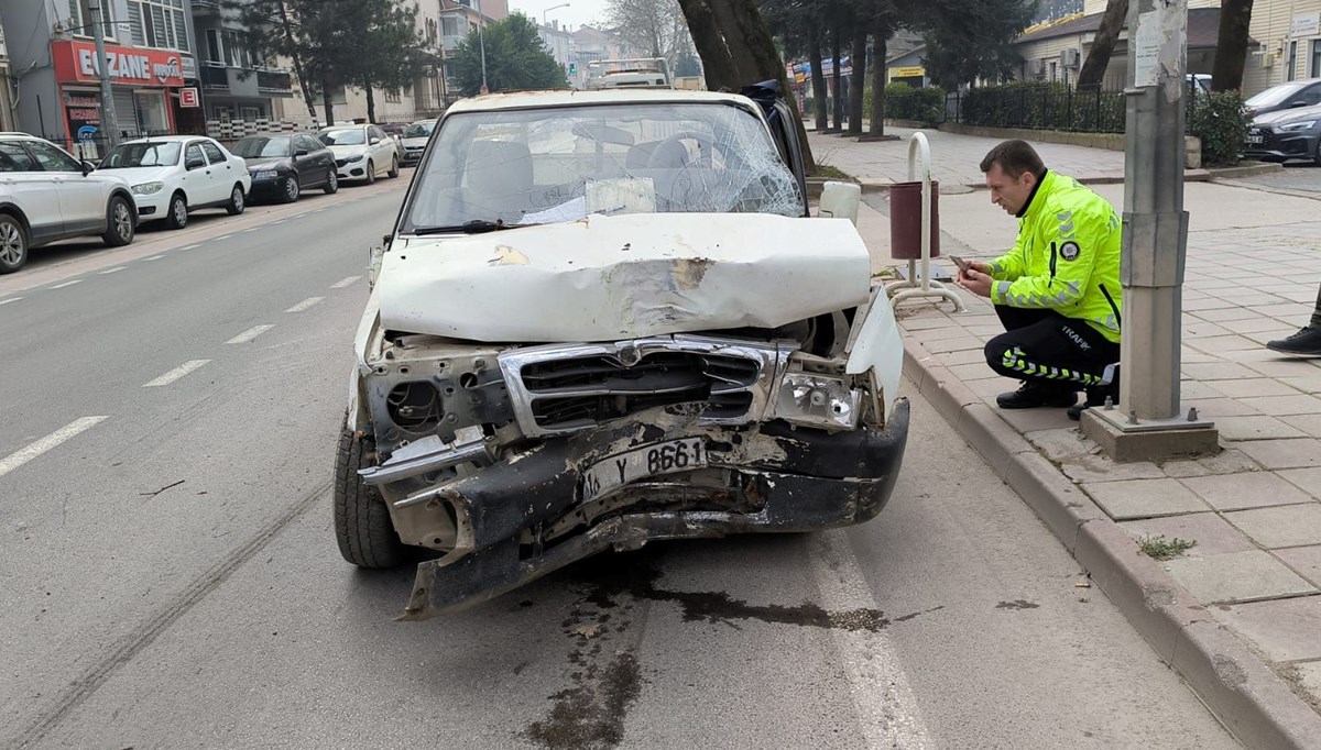 Bursa'da kalp krizi geçirip kullandığı kamyonetle kaza yapan sürücü öldü