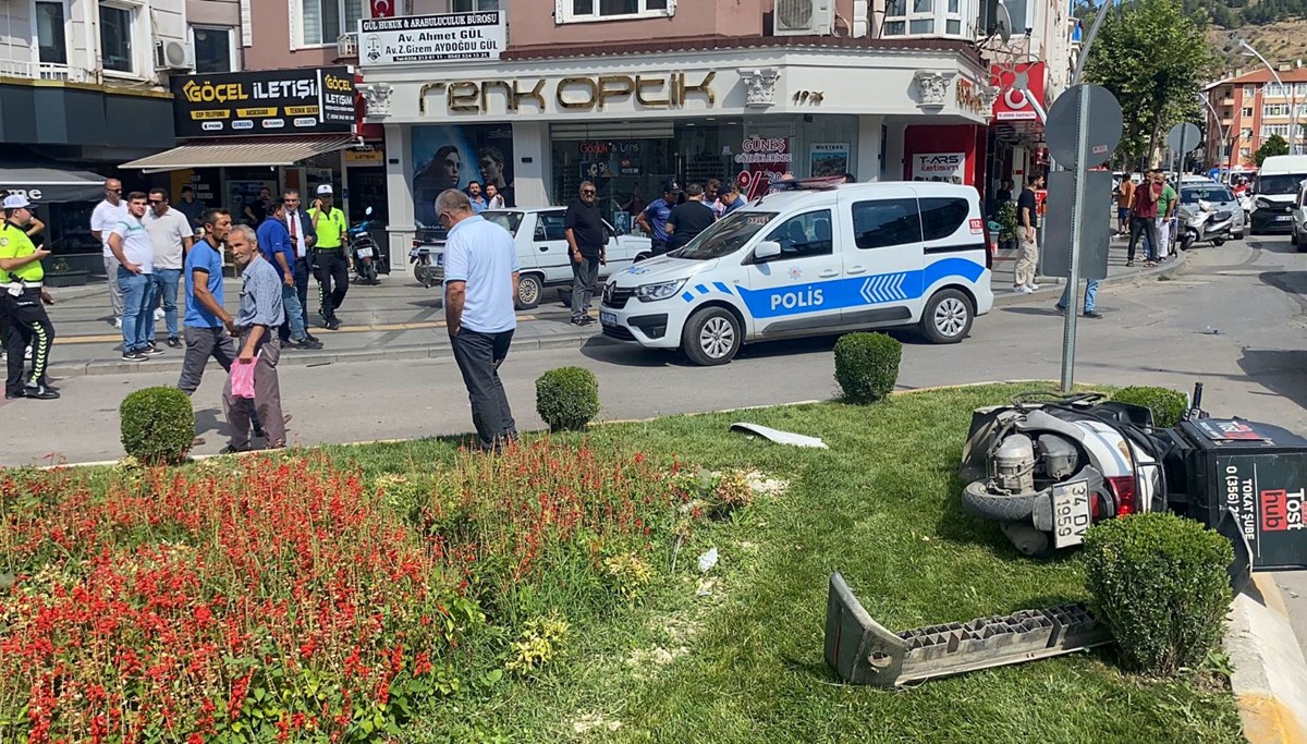 Kırmızı ışık ihlali kazaya neden oldu: 1'i ağır 2 yaralı