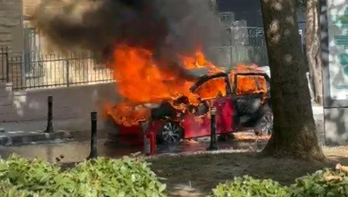 Levent’te yangın paniği: Otomobil alev topuna döndü