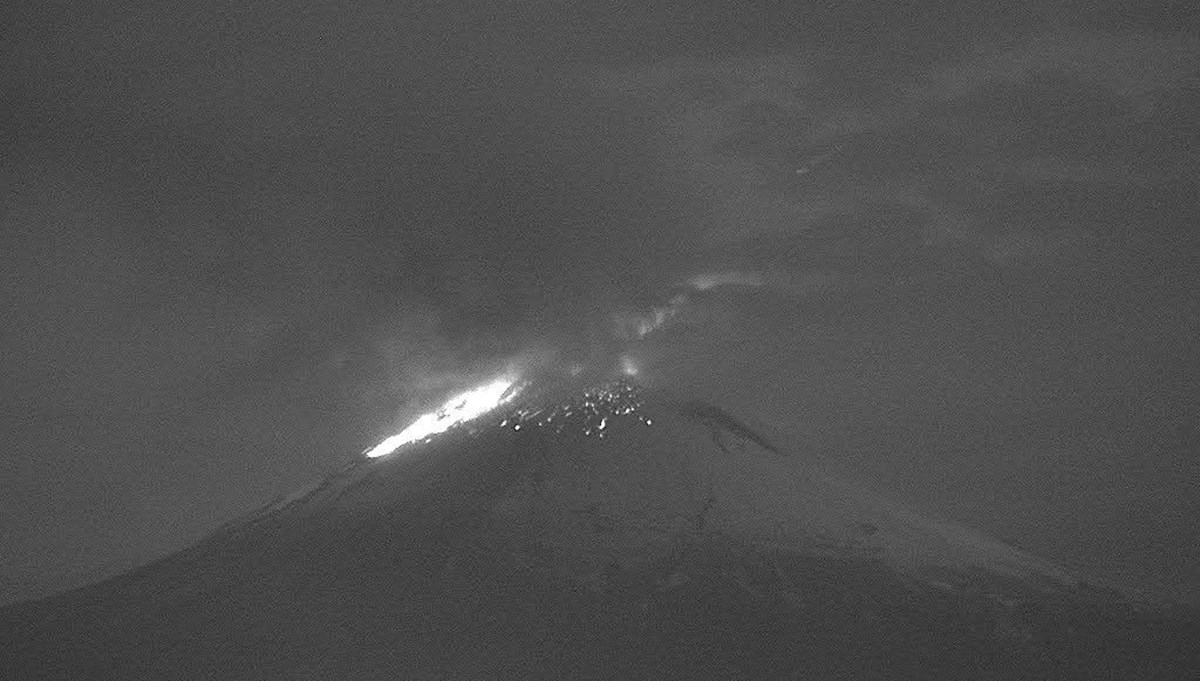 Meksika’daki Popocatepetl Yanardağı’nda son 24 saatte 9 patlama