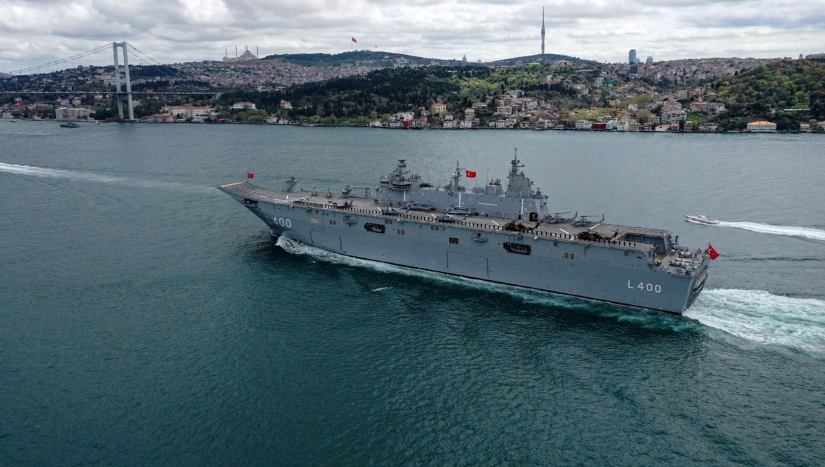 TCG Anadolu, İstanbul Boğazı'nda Cumhurbaşkanı Erdoğan'ı selamladı