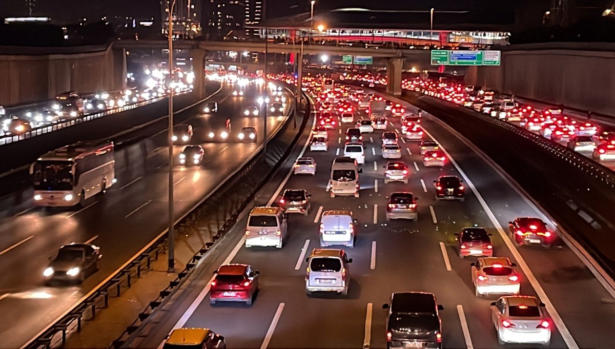 İstanbul trafiğinde sağanak etkisi: Yoğunluk yüzde 70'i geçti