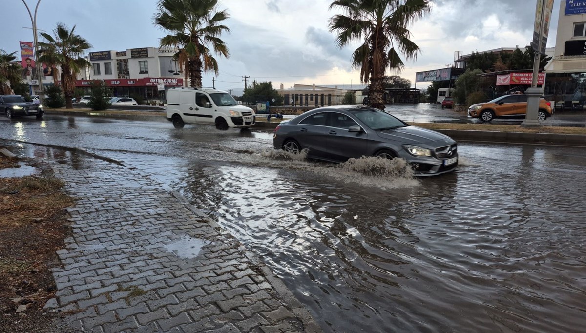 Bodrum’da sağanak yağış etkili oldu