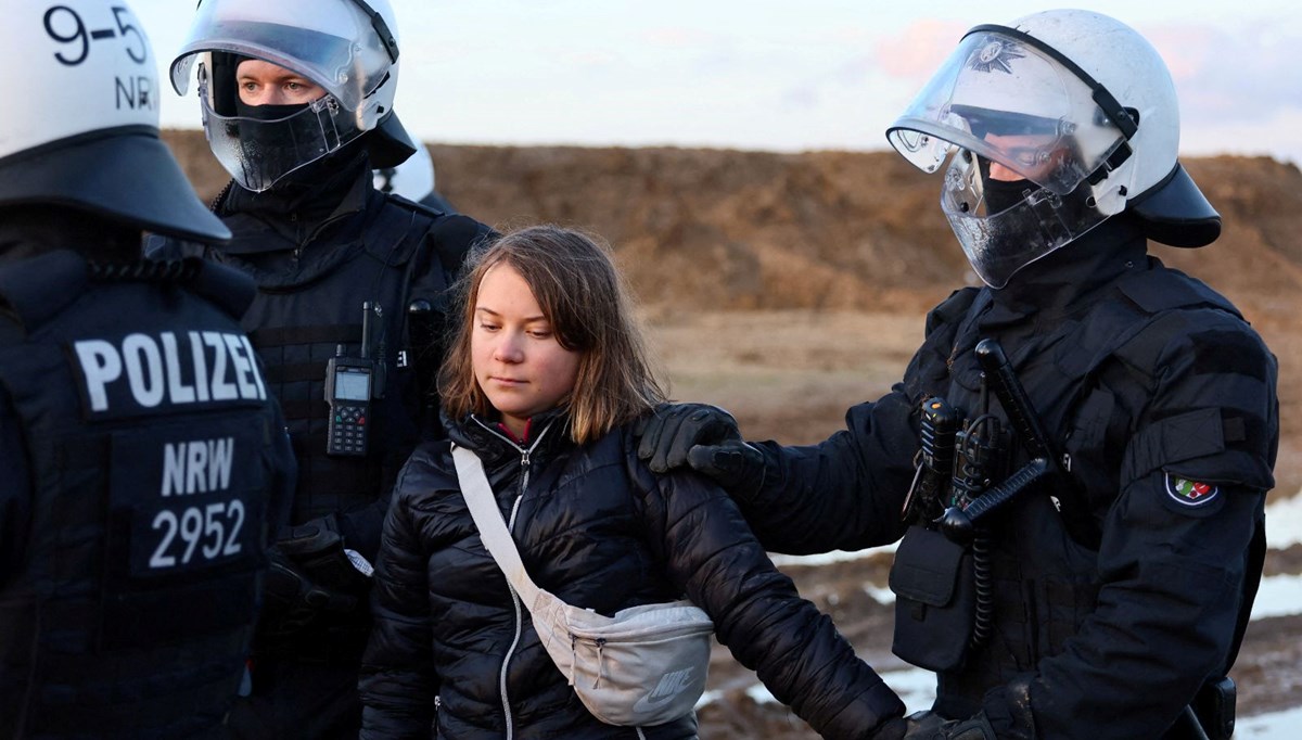 İsrail, Gazze'ye destek veren Greta Thunberg'i müfredattan siliyor