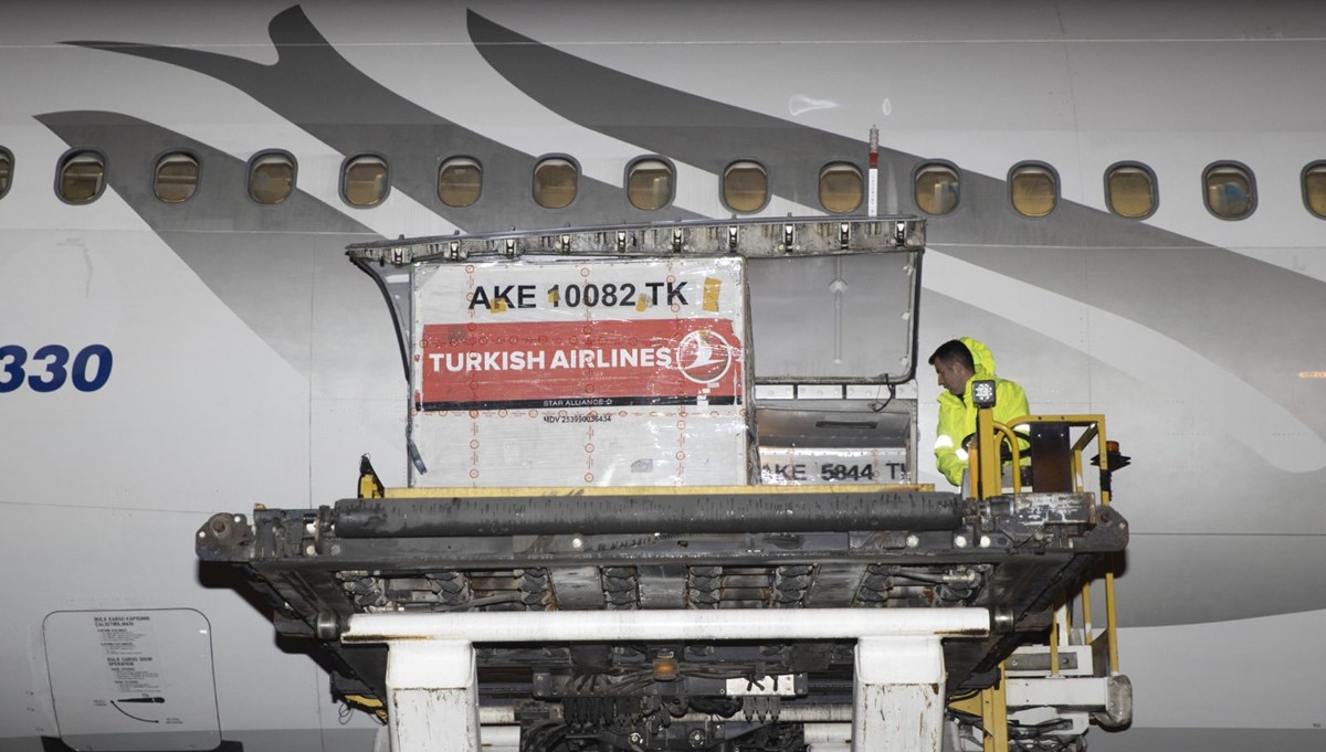 Yurt dışı oylarını taşıyan ilk uçak Ankara'da