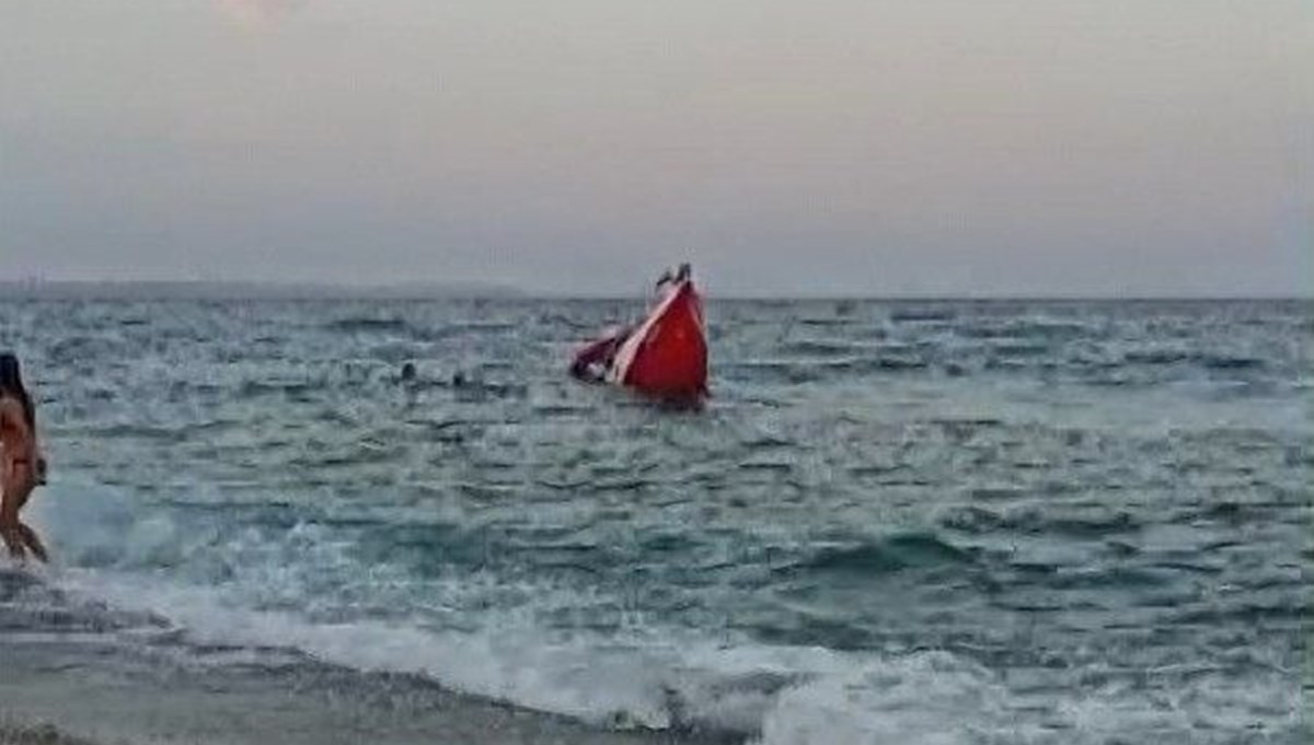 Almanya'dan tatile geldikleri Antalya'da tekneleri alabora oldu