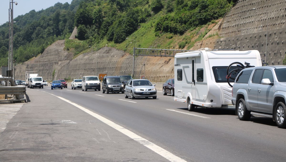 Bolu Dağı geçişinde bayram tatili yoğunluğu