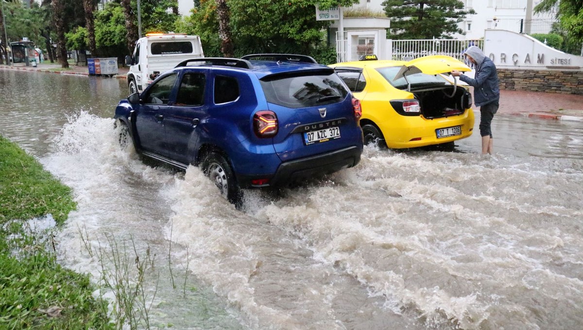 Antalya'da şiddetli sağanak