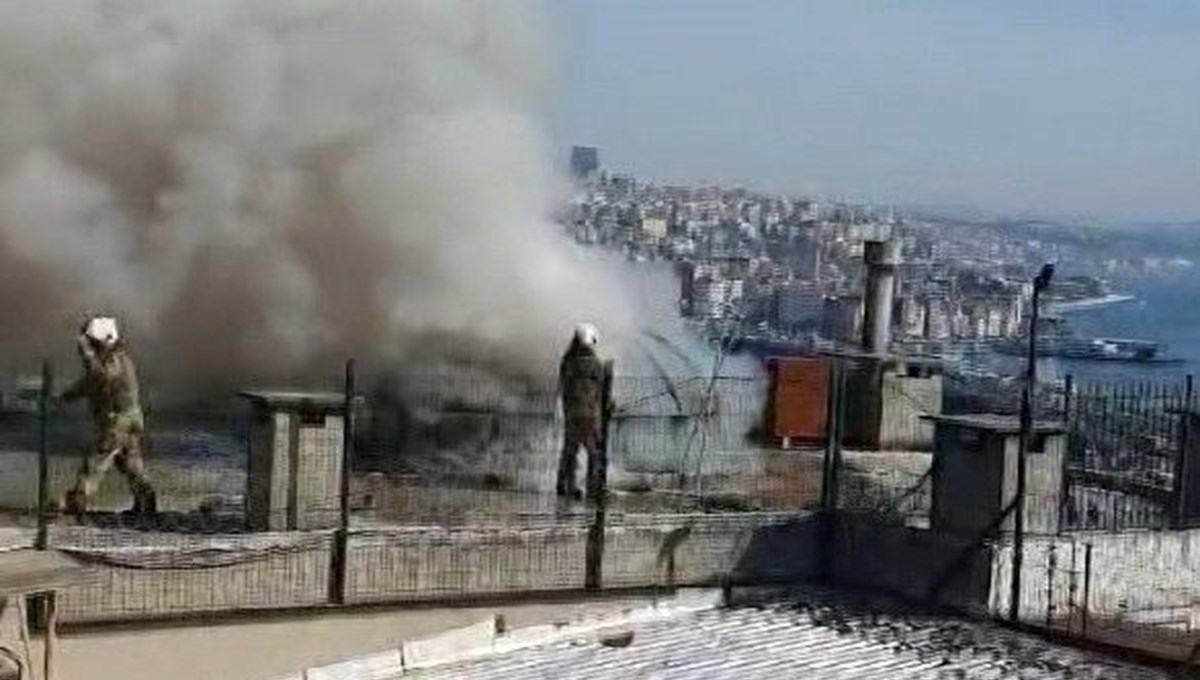 İstanbul Fatih’te 4 katlı iş merkezinde yangın paniği