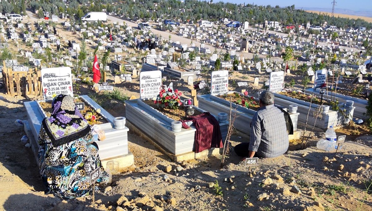 Depremzedelerden hüzünlü bayramlaşma