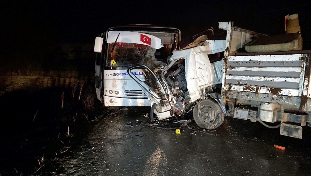 Tekirdağ’da servis midibüsü kamyonetle çarpıştı: 1 ölü, 20 yaralı