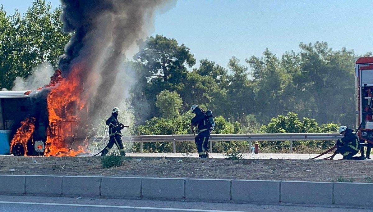 Antalya'da halk otobüsünde çıkan yangın söndürüldü