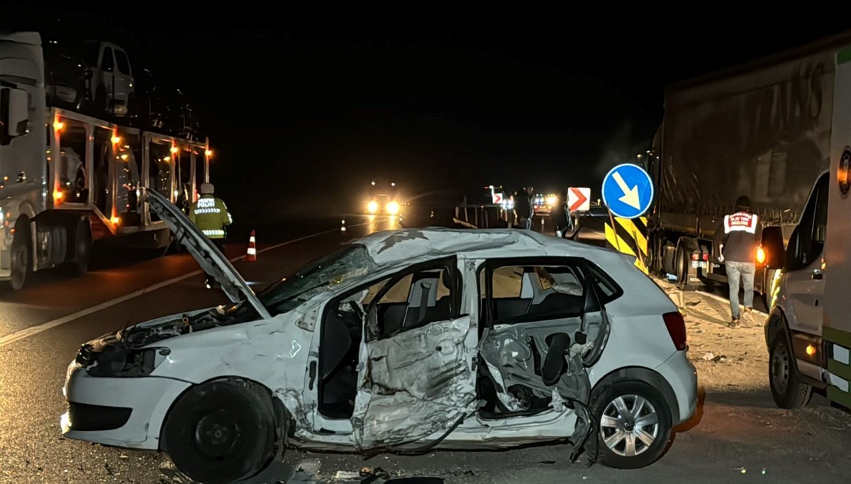 Kütahya'da TIR ile otomobil çarpıştı