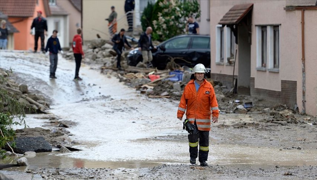 Almanya'da fırtına: 16 yaralı