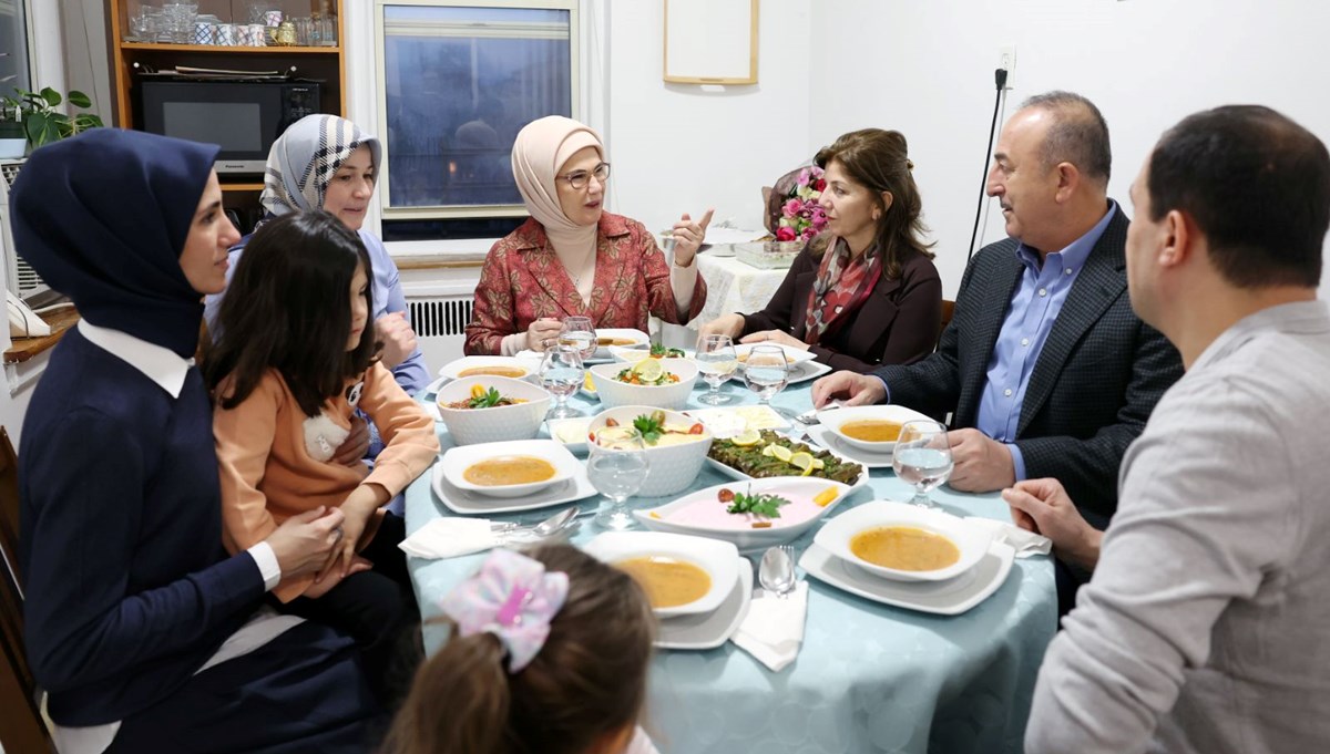 Emine Erdoğan, New York'ta Türk ailenin evinde iftar yaptı