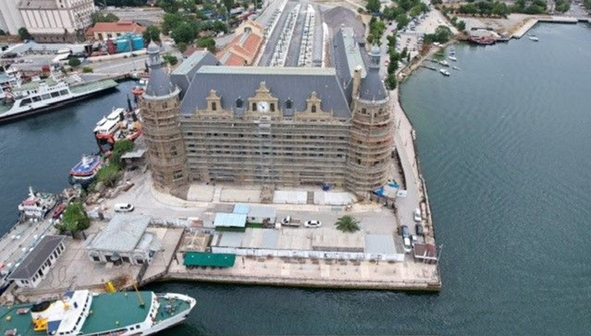 Binayı saran örtü kalktı, restorasyonun sürdüğü Haydarpaşa Garı uzun süre sonra ilk kez görüntülendi