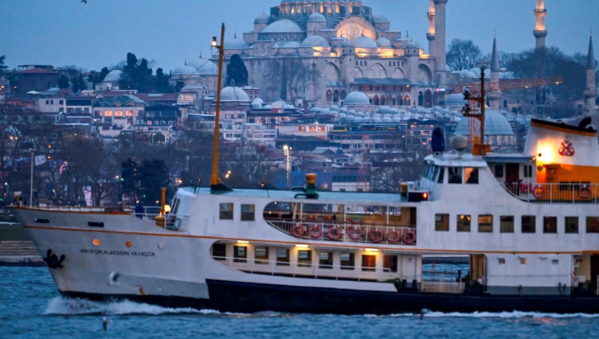 İstanbul’da lodos fırtınası: Bazı vapur ve deniz otobüsü seferleri iptal