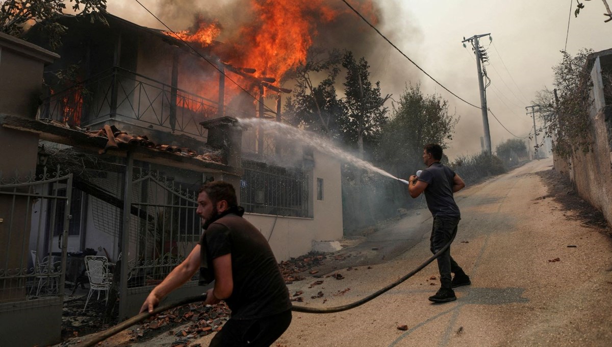 Yunanistan'da yangınların 12. günü: Alevler yeniden şiddetleniyor