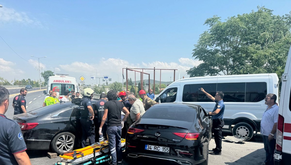 Tuzla'da feci kaza! Direksiyon hakimiyetini kaybetti, 2'si çocuk 3 yaralı