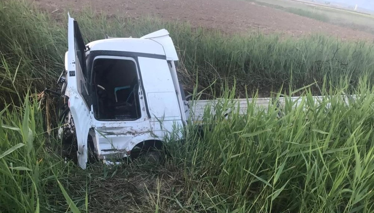 Konya'da TIR kanala uçtu: 1 ölü, 1 yaralı