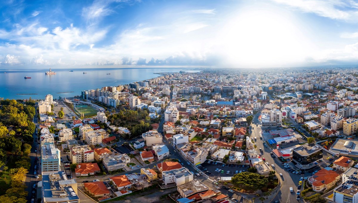 Güney Kıbrıs Rum kesimindeki Limasol kentinde ırkçı saldırı