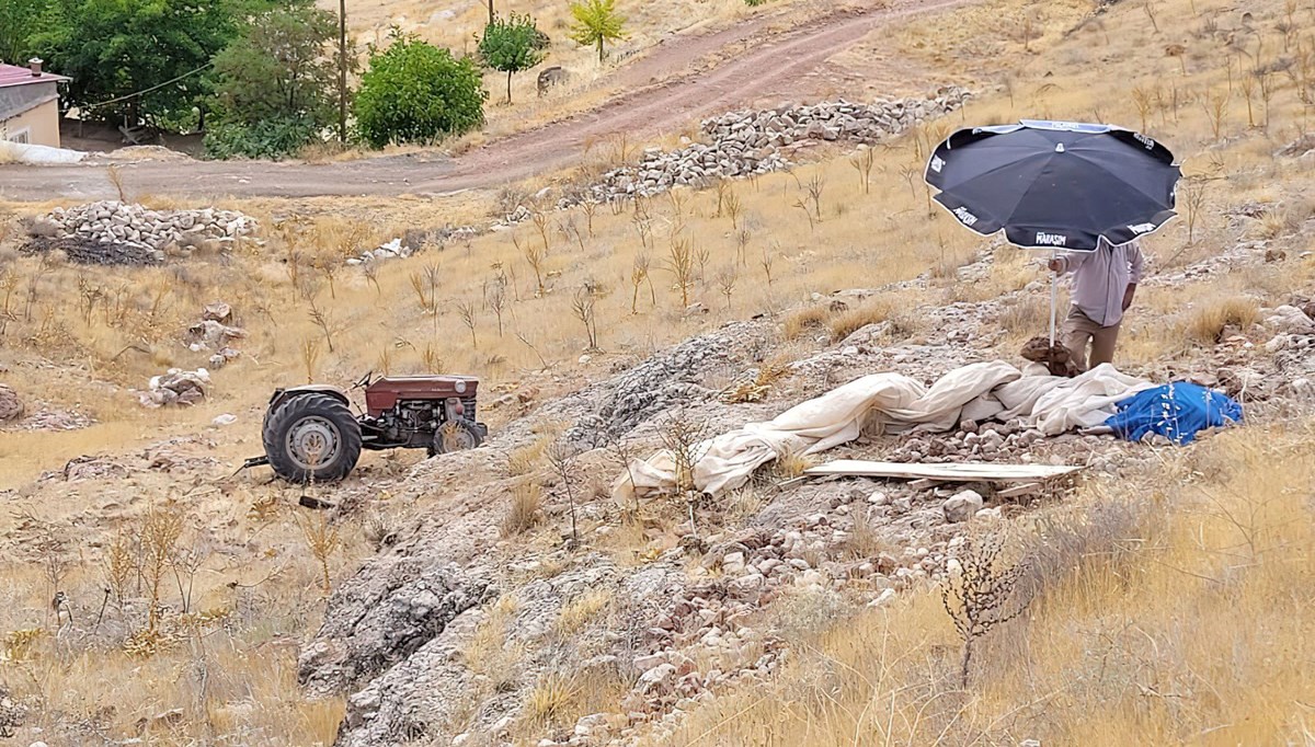 Malatya'da devrilen traktörün sürücüsü hayatını kaybetti