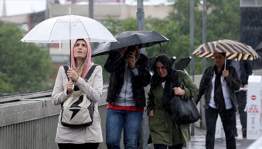 Meteoroloji ve AKOM'dan İstanbul için gök gürültülü sağanak uyarısı